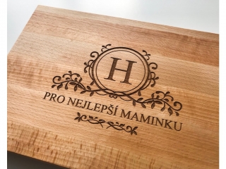 Bukové prkénko - monogram pro maminku
